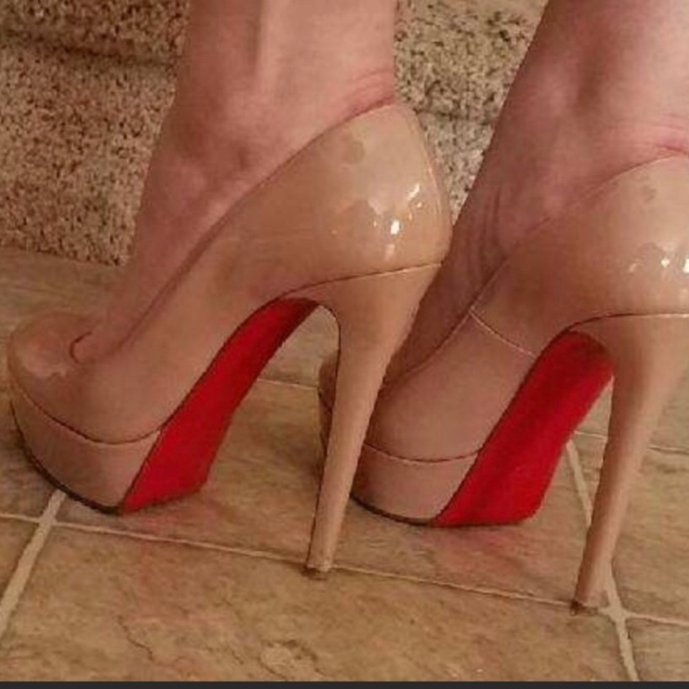 Size 39 Christian Louboutin Nude Heels
